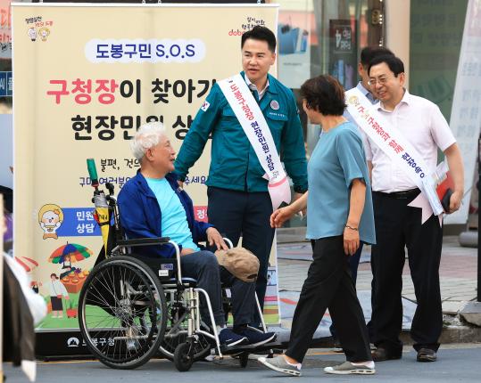 구청장이 찾아가는 현장민원 상담 (신도봉시장) 해당 이미지 입니다