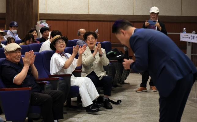 서울국제노인영화제 당선작 상영 해당 이미지 입니다