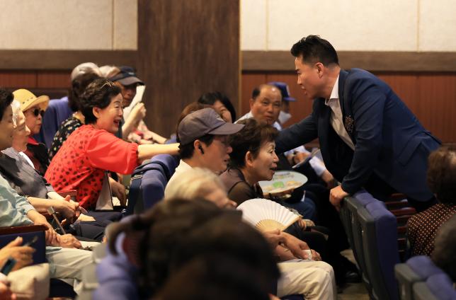 서울국제노인영화제 당선작 상영 해당 이미지 입니다