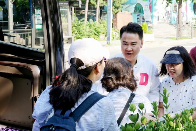 창4동 통장협의회 야유회 환송 해당 이미지 입니다