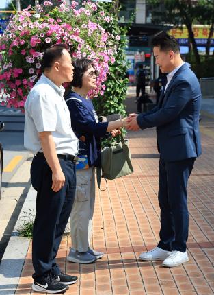 동지역사회보장협의체 연합회 야유회 환송 해당 이미지 입니다