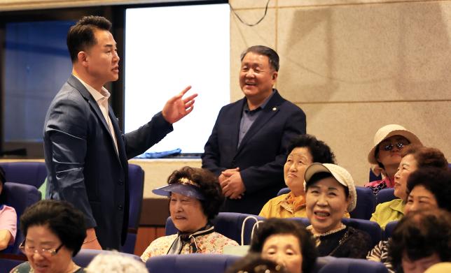 서울국제노인영화제 당선작 상영 해당 이미지 입니다