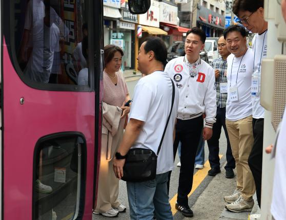 도봉산옛길 골목형상점가 선진시장 견학 환송 해당 이미지 입니다