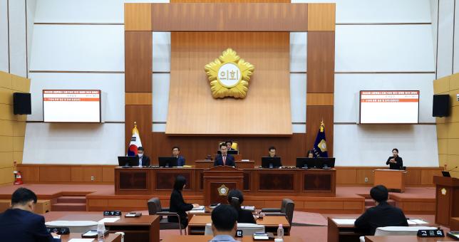 제345회 정례회 구정질문 해당 이미지 입니다