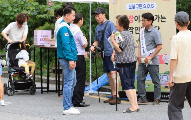 구청장이 찾아가는 현장민원 상담(우영마트) 해당 이미지 입니다