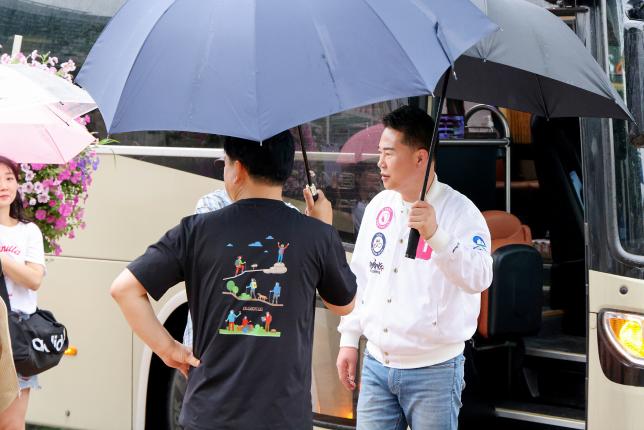 동지역사회보장협의체 농산물 수확 봉사 환송 해당 이미지 입니다