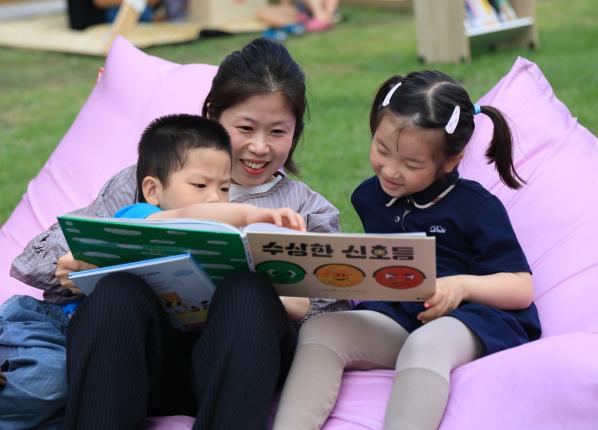 도봉구청 광장 야외도서관 해당 이미지 입니다