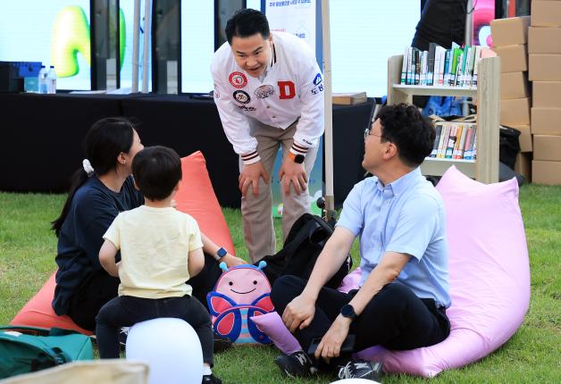 도봉구청 광장 야외도서관 해당 이미지 입니다