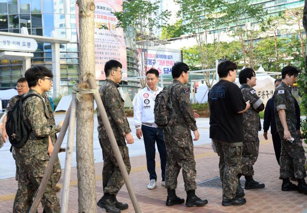 예비군 훈련 환송 해당 이미지 입니다