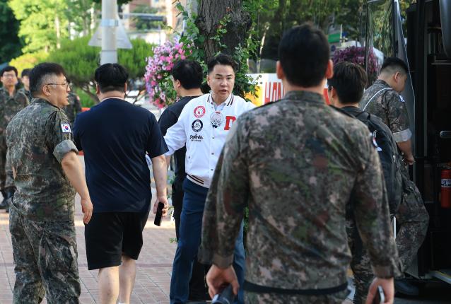 예비군 훈련 환송 해당 이미지 입니다