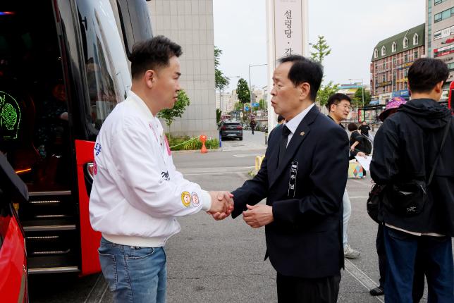 현충일 추념식 참배(대전) 유가족 환송 해당 이미지 입니다