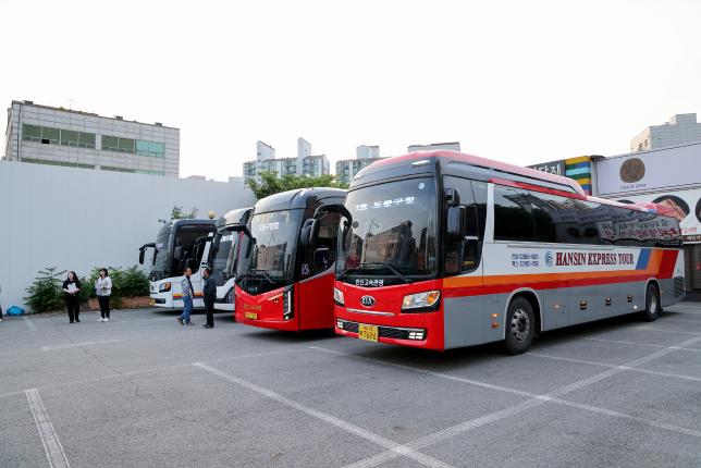 현충일 추념식 참배(대전) 유가족 환송 해당 이미지 입니다