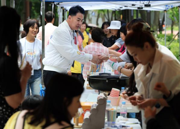 방학3동 주민자치회 벼룩시장 해당 이미지 입니다
