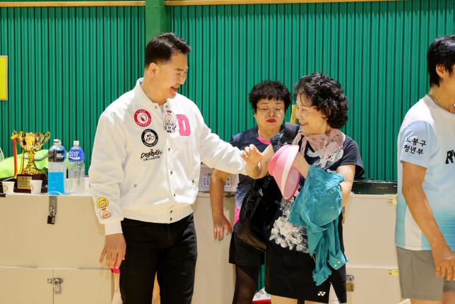 다락원 배드민턴 청년부 격려 해당 이미지 입니다