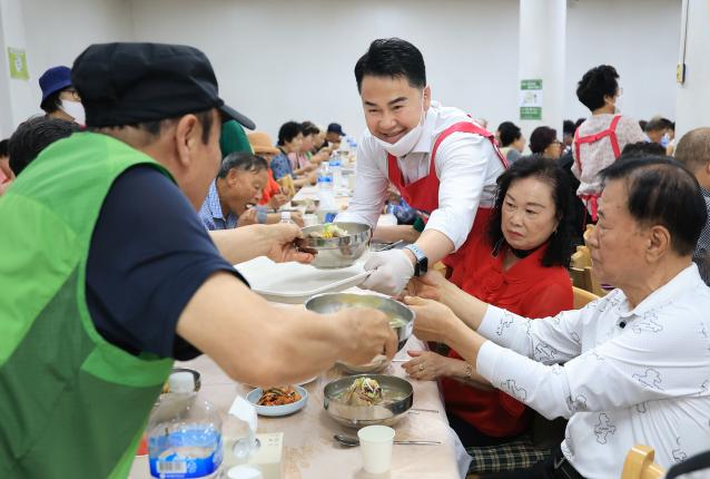 창1동 '사랑의 복달임 삼계탕 나눔' 행사 해당 이미지 입니다