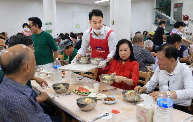 창1동 '사랑의 복달임 삼계탕 나눔' 행사 해당 이미지 입니다