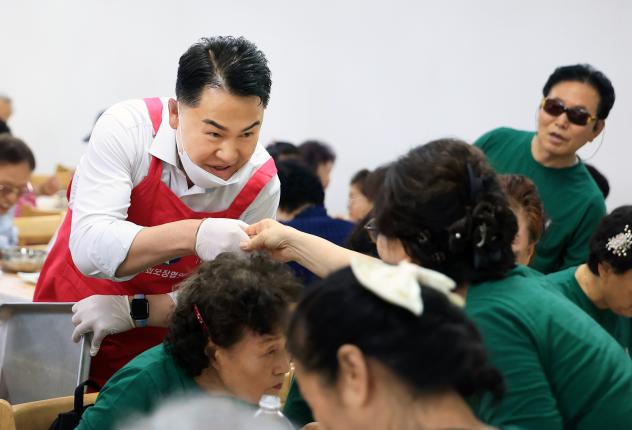 창1동 '사랑의 복달임 삼계탕 나눔' 행사 해당 이미지 입니다