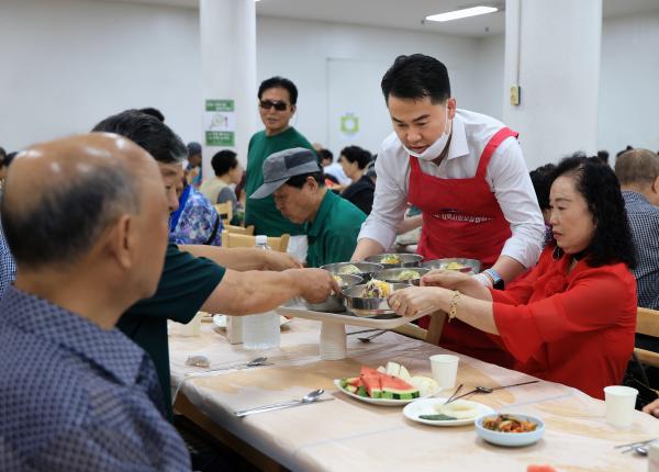 창1동 '사랑의 복달임 삼계탕 나눔' 행사 해당 이미지 입니다