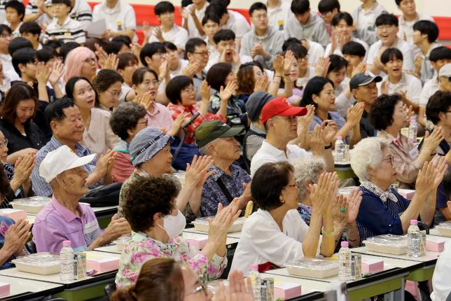 선덕고 주민과 함께하는 합창 한마당 해당 이미지 입니다