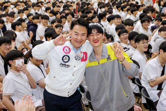 선덕고 주민과 함께하는 합창 한마당 해당 이미지 입니다