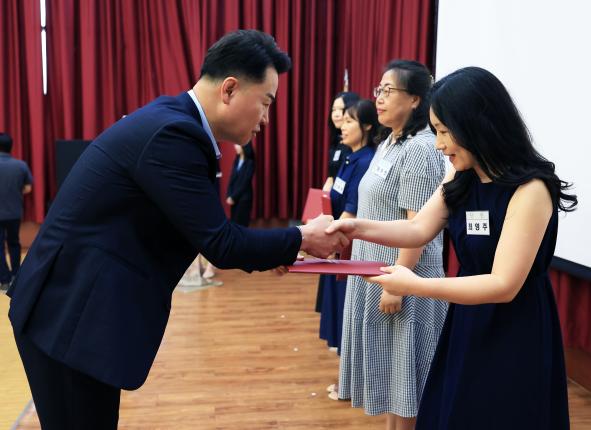 구립여성합창단 신규단원 위촉장 수여식 해당 이미지 입니다