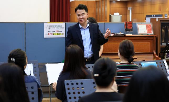 구립여성합창단 신규단원 위촉장 수여식 해당 이미지 입니다