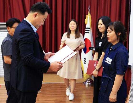 구립여성합창단 신규단원 위촉장 수여식 해당 이미지 입니다