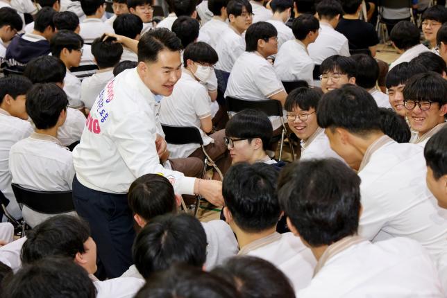 선덕고 주민과 함께하는 합창 한마당 해당 이미지 입니다