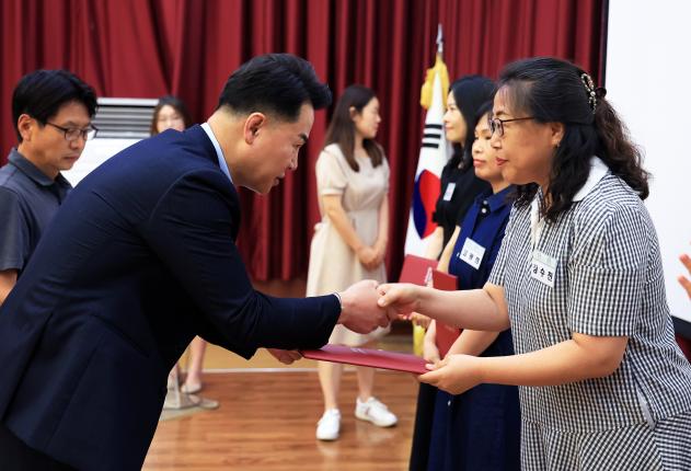 구립여성합창단 신규단원 위촉장 수여식 해당 이미지 입니다