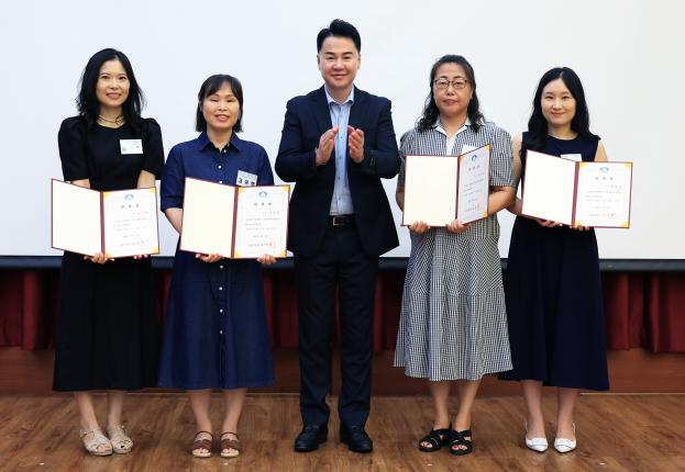구립여성합창단 신규단원 위촉장 수여식 해당 이미지 입니다