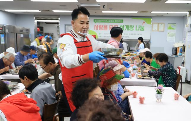 도봉동어르신복지관 복날 삼계탕 나눔 해당 이미지 입니다