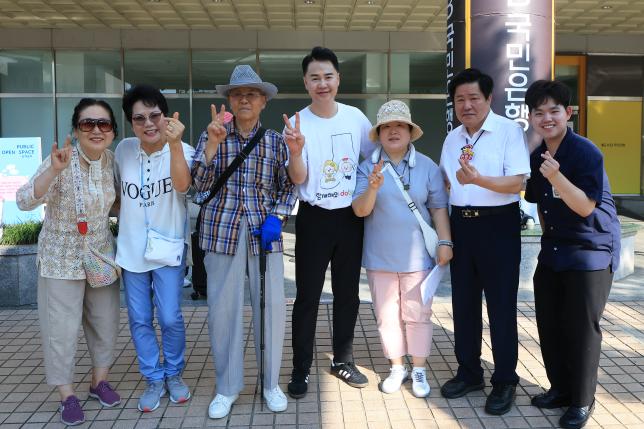 지체장애인협회 해변캠프 환송 해당 이미지 입니다