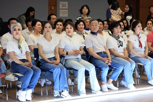 시니어모델 양성과정 수료식 해당 이미지 입니다
