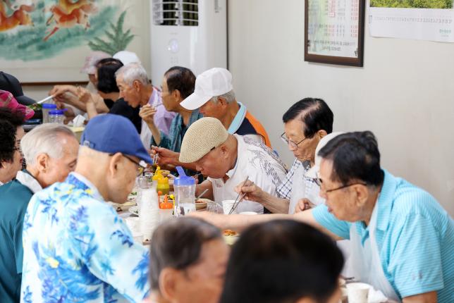 성황당 경로당 복날행사 해당 이미지 입니다