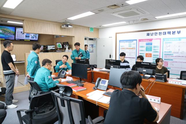 수해 피해 현장 점검 해당 이미지 입니다