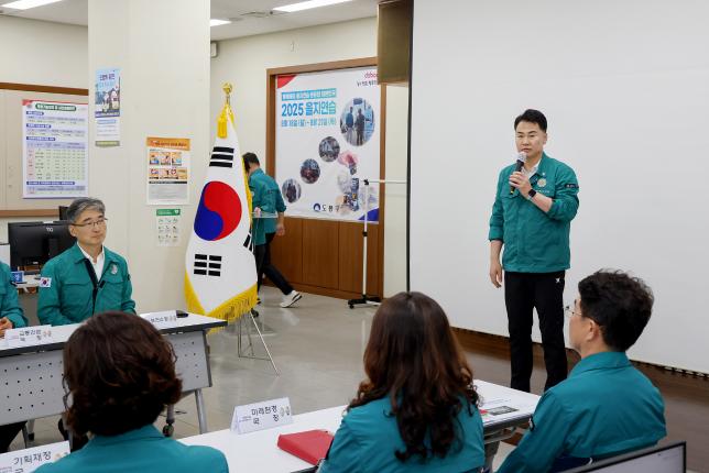을지훈련 최초 상황보고회, 군장비 전시 해당 이미지 입니다