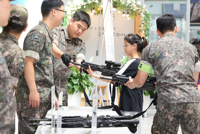 을지훈련 최초 상황보고회, 군장비 전시 해당 이미지 입니다