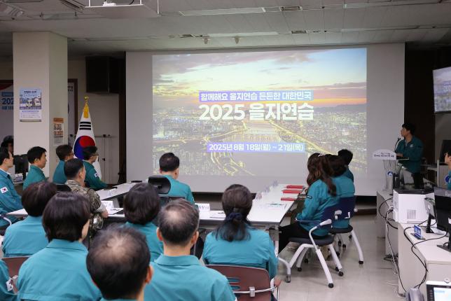 을지훈련 최초 상황보고회, 군장비 전시 해당 이미지 입니다