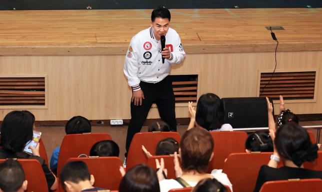 누구나 예술로 동행 가족뮤지컬 마카롱 공연 해당 이미지 입니다