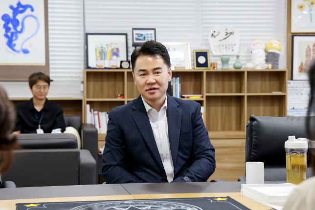 5급 승진자 임용장 수여식 해당 이미지 입니다