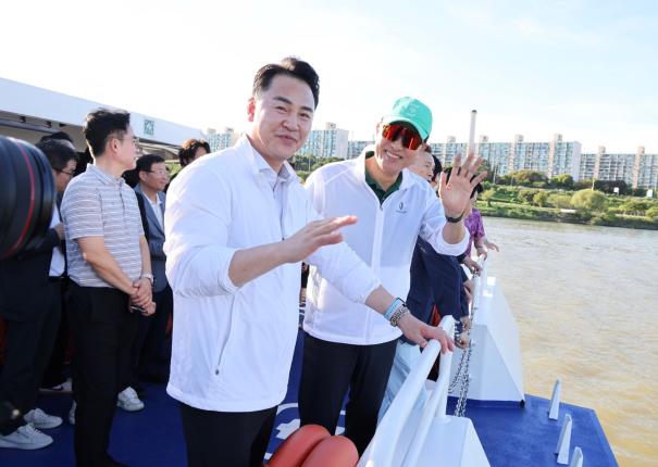 한강버스 시승 행사
