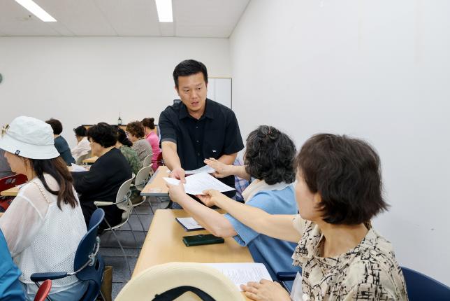꼼지락 영어 문해교실 - 팝송과 미드 프렌즈