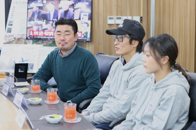 브레이킹팀 신규 감독, 선수 입단식