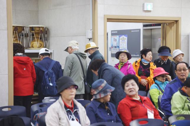 쌍문동 어르신복지관 일자리사업 참여자 문화활동 환송