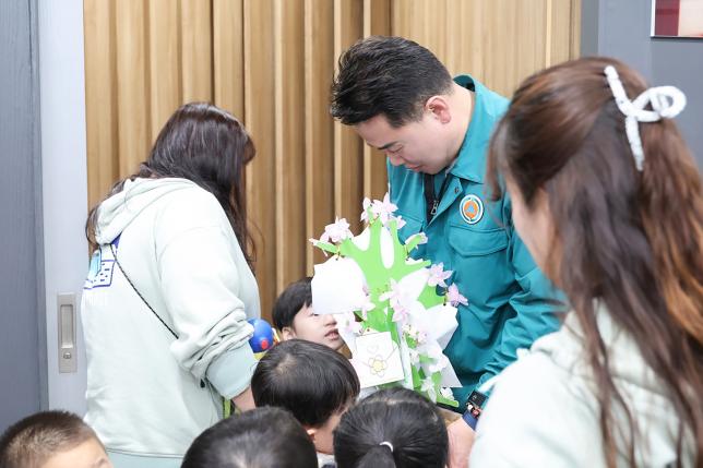 창4동 어린이집 소원나무 전달